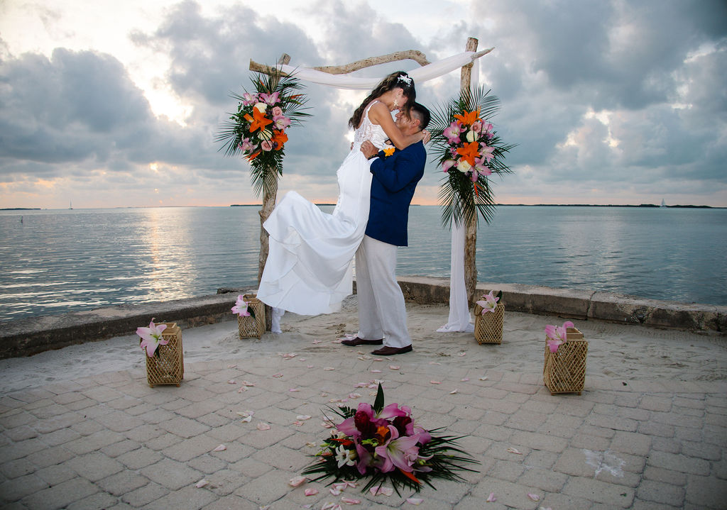 You are currently viewing A Sunset Elopement to Remember at Kona Kai Resort – Florida Keys Weddings